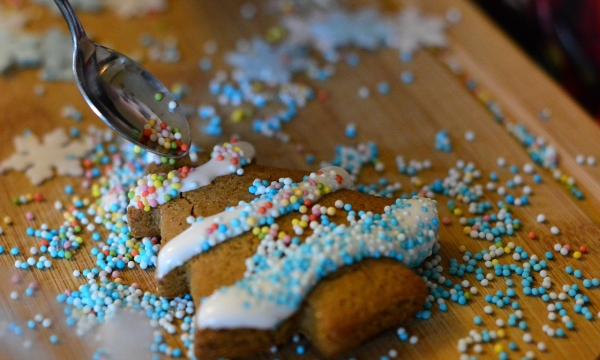 Lebkuchen verzieren - Tanne mit Streussel